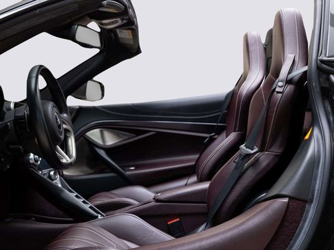 Used 2020 McLaren 720S Spider image 14
