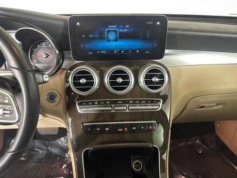 Used 2021 Mercedes-Benz GLC 300 image 30