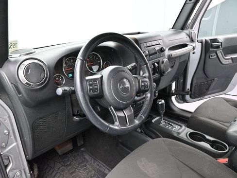 Used 2018 Jeep Wrangler Unlimited Sport S AWD/4WD image 15