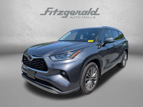 Used 2020 Toyota Highlander Platinum AWD/4WD image 2