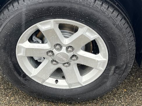 Used 2016 GMC Acadia SLE image 13