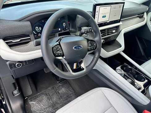 New 2026 Ford Explorer Platinum w/ LUX Leather Package image 3