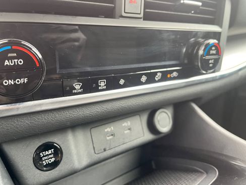 Used 2025 Nissan Rogue SV image 23