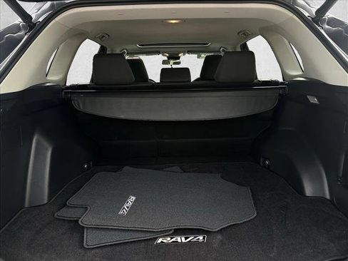 Used 2019 Toyota RAV4 XLE image 7