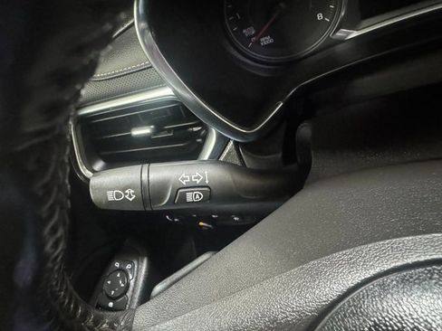 Used 2020 Chevrolet Equinox Premier image 38