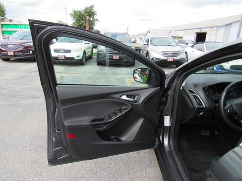 Used 2017 Ford Focus Titanium FWD image 12