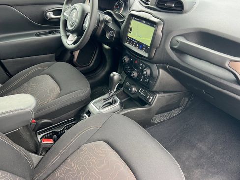 Used 2023 Jeep Renegade Latitude AWD/4WD image 20