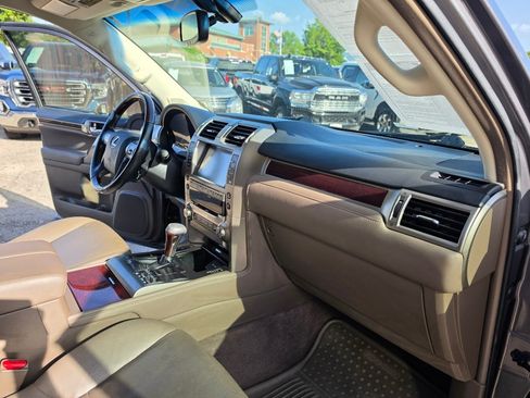 Used 2017 Lexus GX 460 Premium w/ Premium Package AWD/4WD image 12