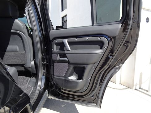 Used 2024 Land Rover Defender 110 V8 image 16