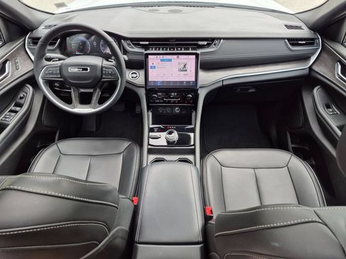 Used 2024 Jeep Grand Cherokee Limited AWD/4WD image 23