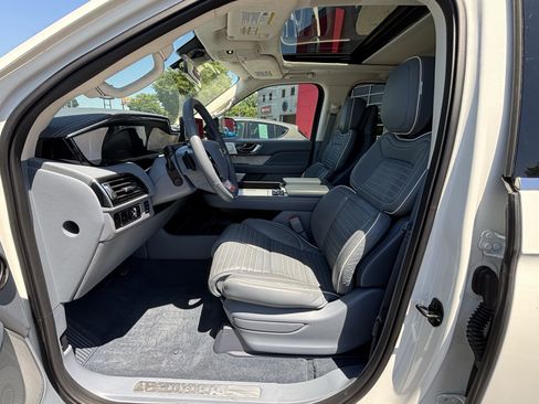 Used 2023 Lincoln Navigator L Black Label AWD/4WD image 30