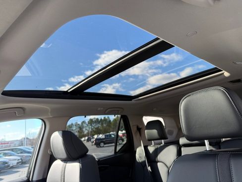 New 2025 Honda Pilot Touring image 14