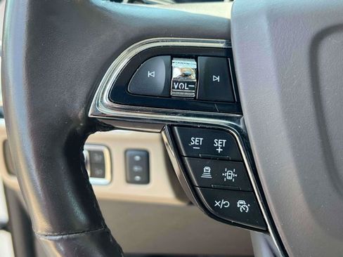Used 2024 Lincoln Navigator Premiere AWD/4WD image 21