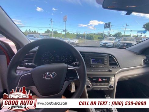Used 2017 Hyundai Elantra SE w/ Cargo Package FWD image 17