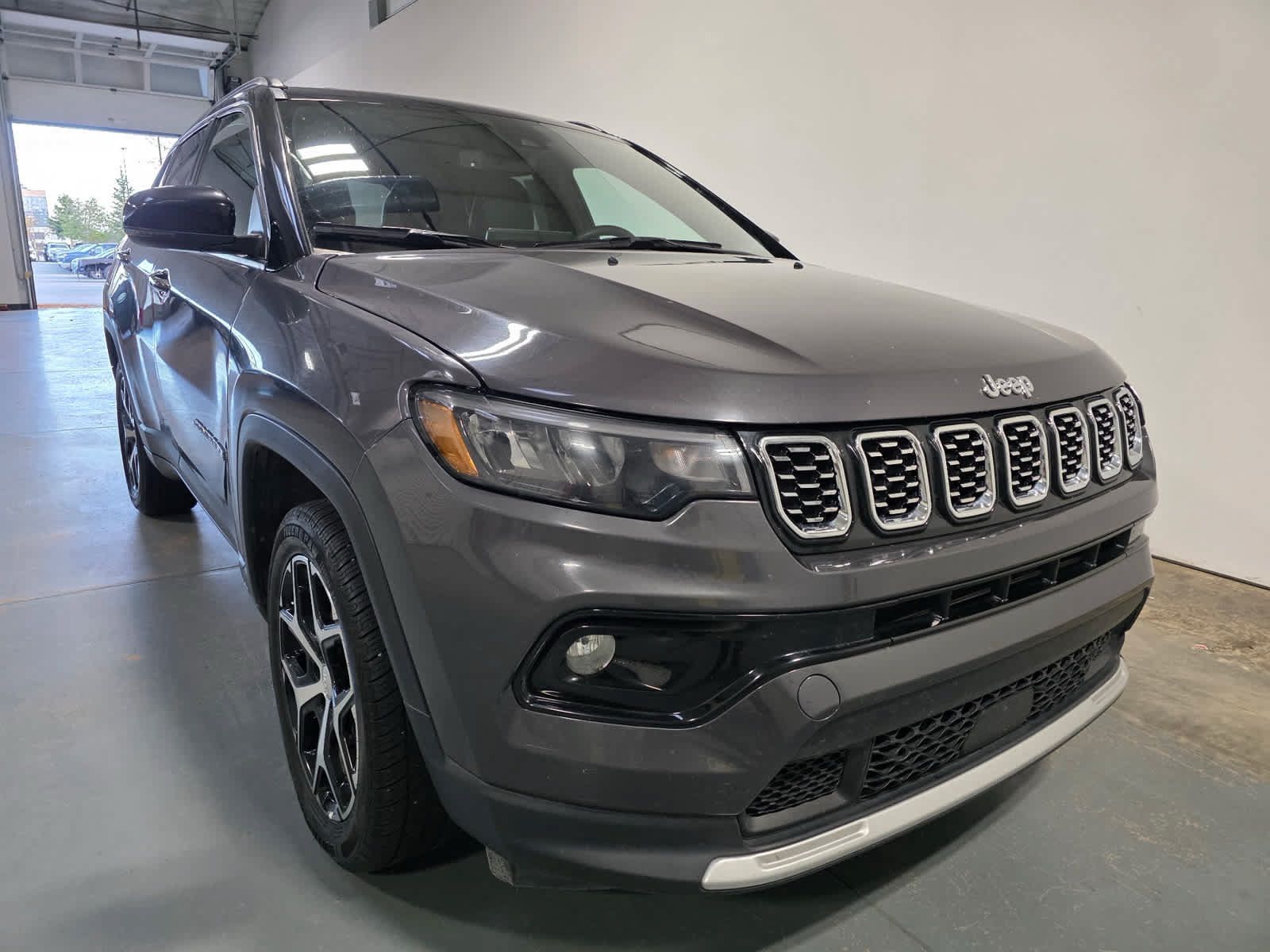 Used 2024 Jeep Compass Limited AWD/4WD image 7