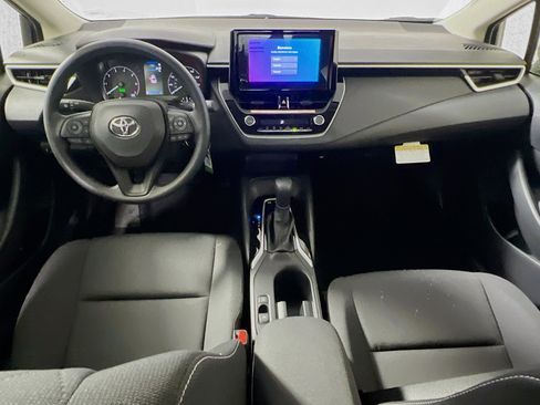 Used 2025 Toyota Corolla LE image 29