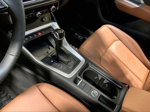 Certified 2025 Audi Q3 2.0T Premium image 17