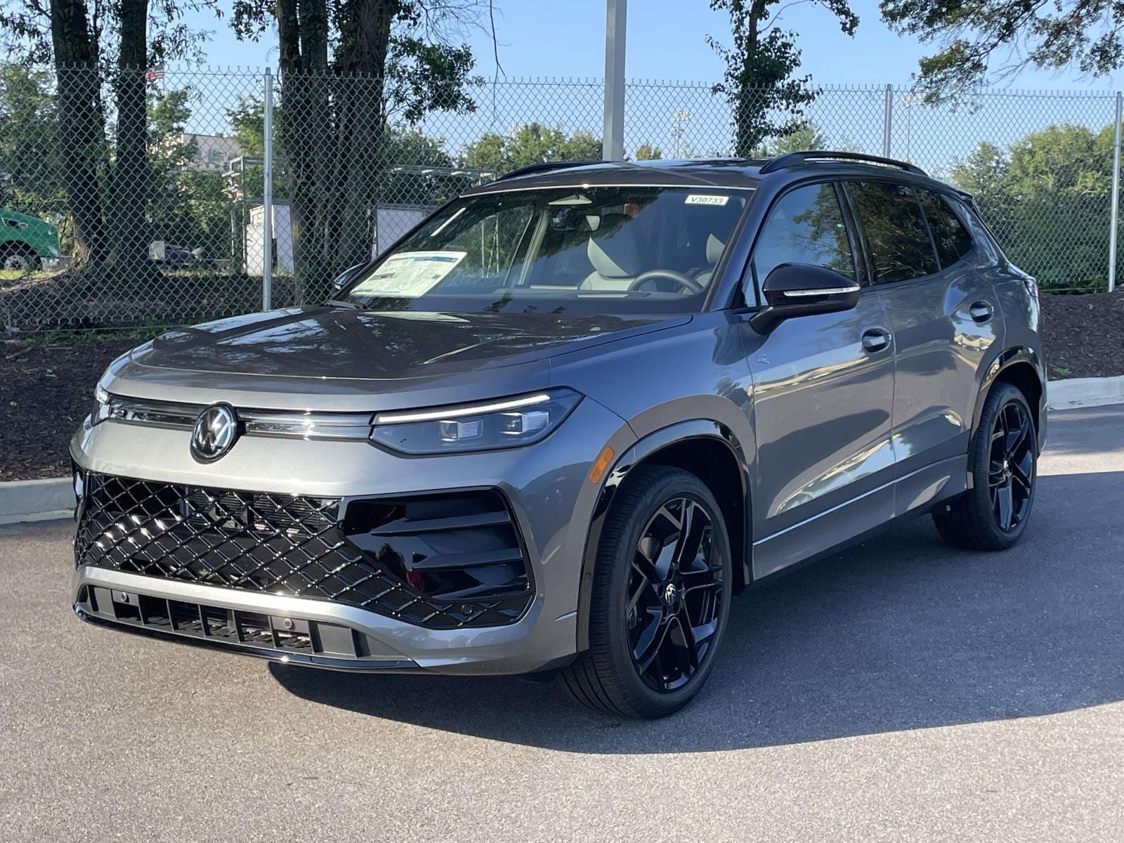 New 2026 Volkswagen Tiguan SE R-Line FWD image 3