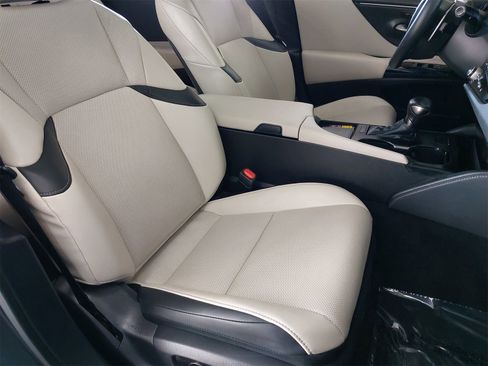 Used 2025 Lexus ES 350 w/ Premium Package image 10