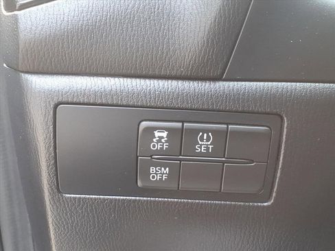 Used 2016 MAZDA MAZDA3 i Touring w/ Popular Equipment Package image 18