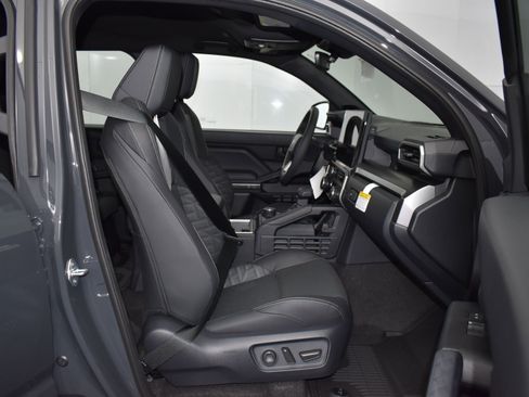 Used 2025 Toyota 4Runner TRD Off-Road Premium image 4