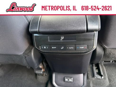 Used 2024 Toyota Highlander LE AWD/4WD image 11