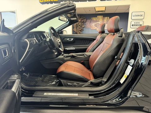 Used 2017 Ford Mustang GT Premium image 14