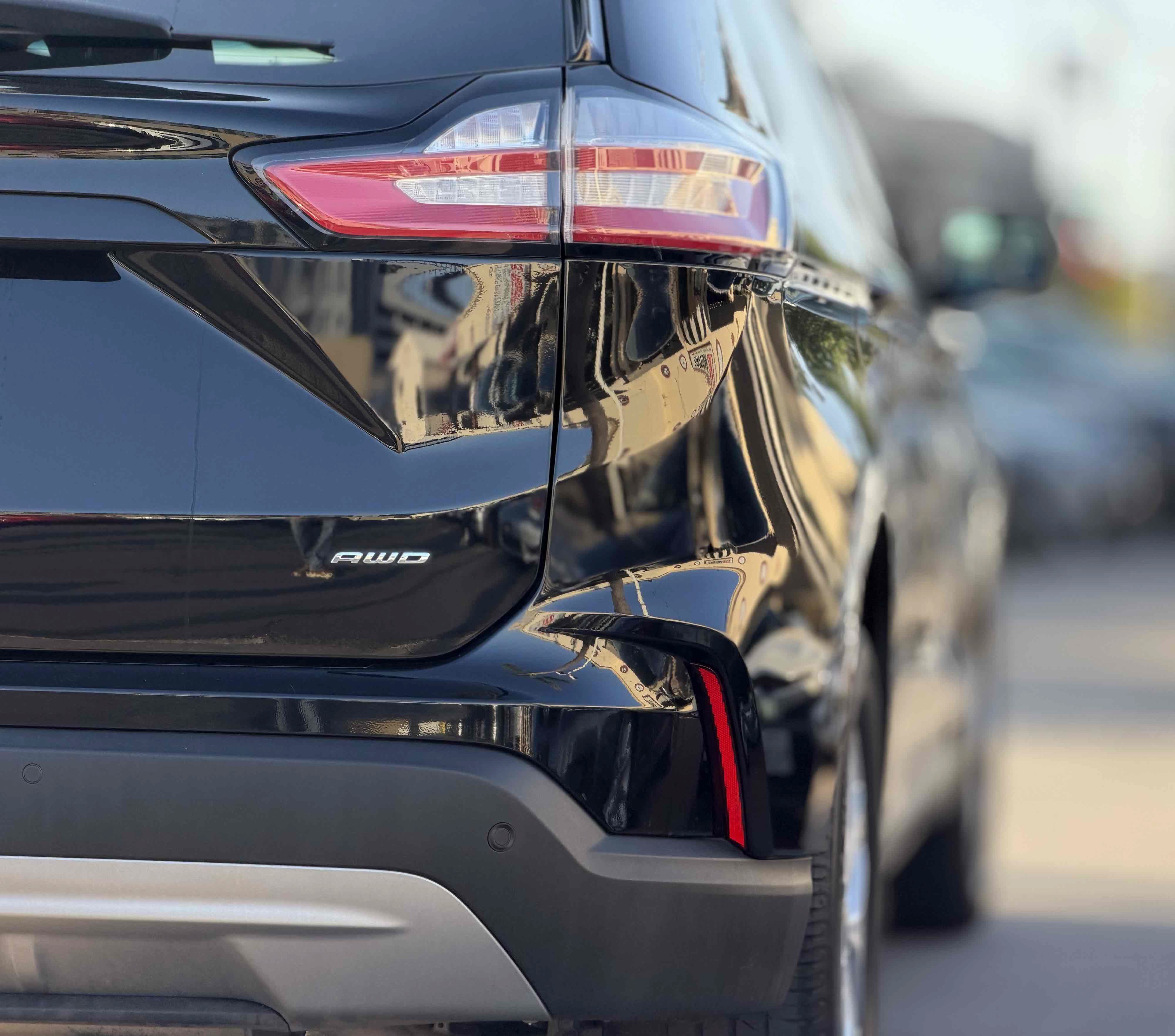 Used 2021 Ford Edge SEL w/ Cargo Accessory Package AWD/4WD image 9
