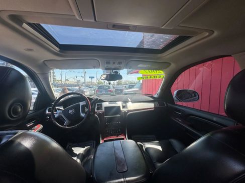 Used 2007 Cadillac Escalade AWD w/ Information Package image 9