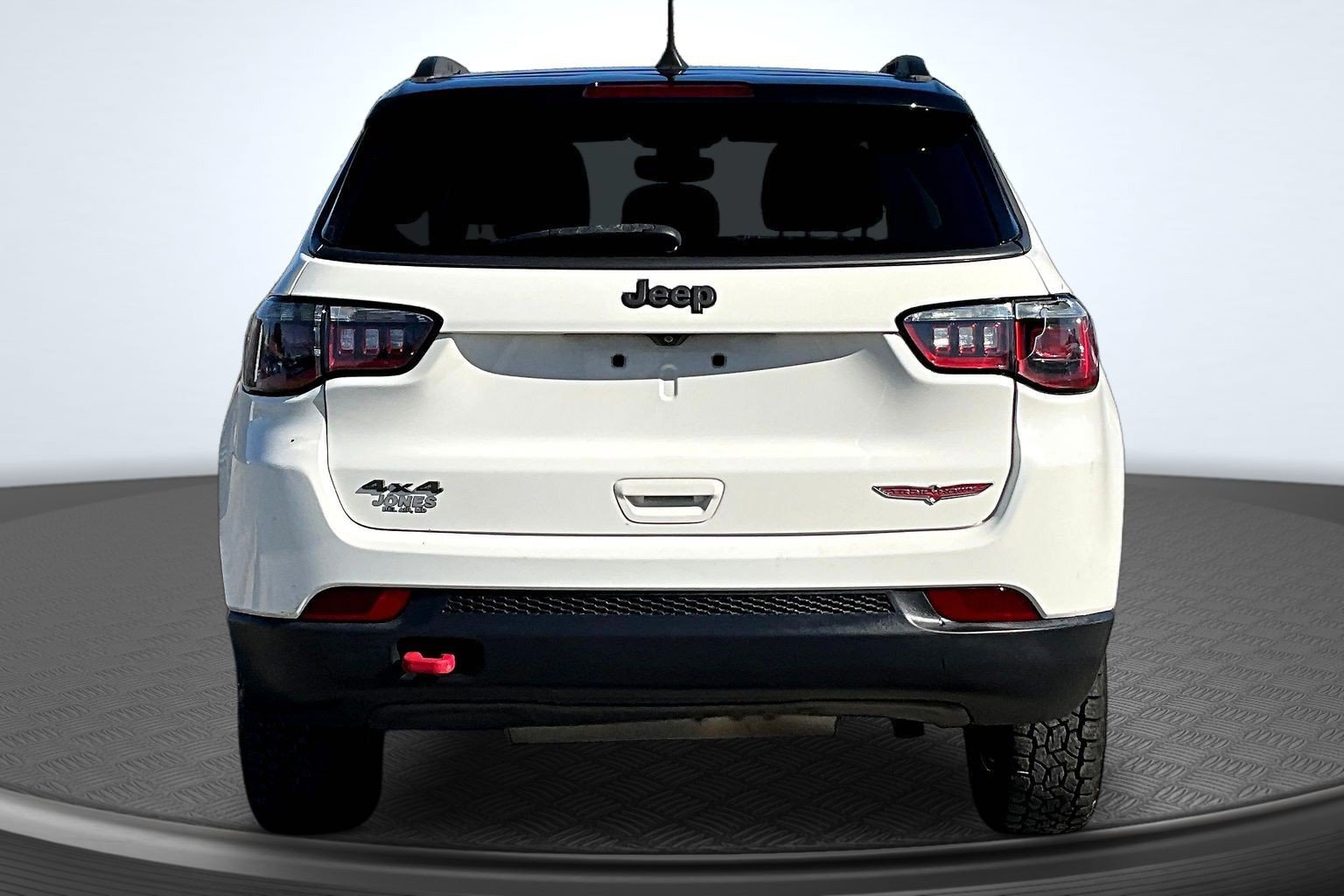 Used 2017 Jeep Compass Trailhawk w/ Cold Weather Group AWD/4WD image 4