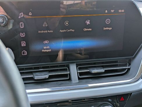 Used 2025 Chevrolet Trax LT w/ LT Convenience Package FWD image 16