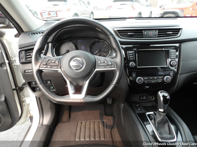 Used 2018 Nissan Rogue SL w/ Premium Package AWD/4WD image 15