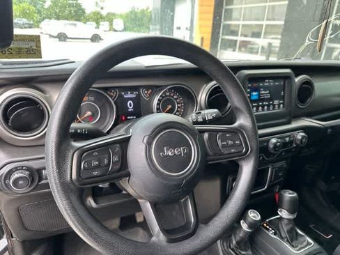 Used 2022 Jeep Wrangler Unlimited Sport AWD/4WD image 6