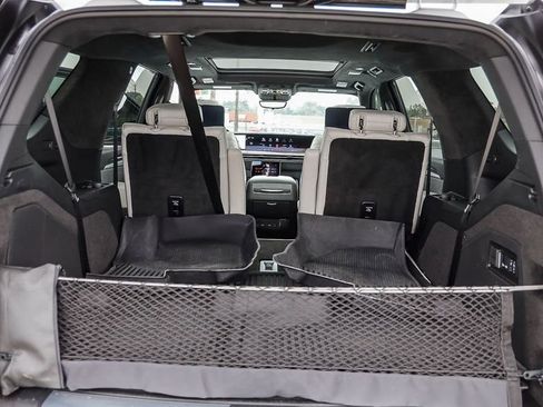 Used 2025 Cadillac Escalade V AWD/4WD image 32
