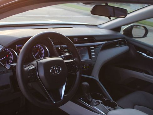Used 2019 Toyota Camry LE FWD image 16