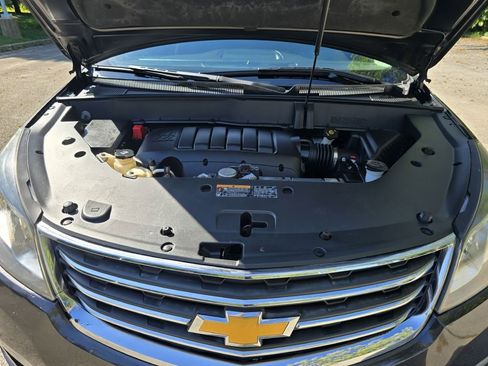 Used 2015 Chevrolet Traverse LT image 9