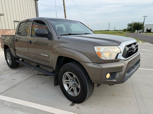 Used 2013 Toyota Tacoma PreRunner w/ SR5 Pkg RWD image 4