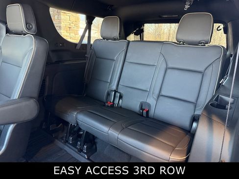 Used 2023 GMC Yukon XL SLT w/ SLT Luxury Package image 30