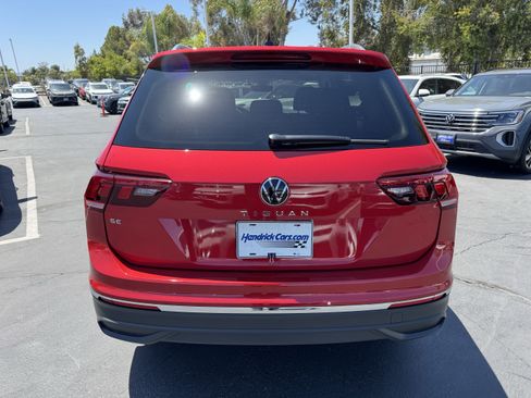 Certified 2023 Volkswagen Tiguan SE w/ Panoramic Sunroof Package FWD image 8
