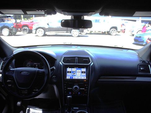 Used 2018 Ford Explorer Platinum AWD/4WD image 24