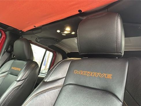 Used 2022 Jeep Gladiator Mojave w/ Cold Weather Group image 32