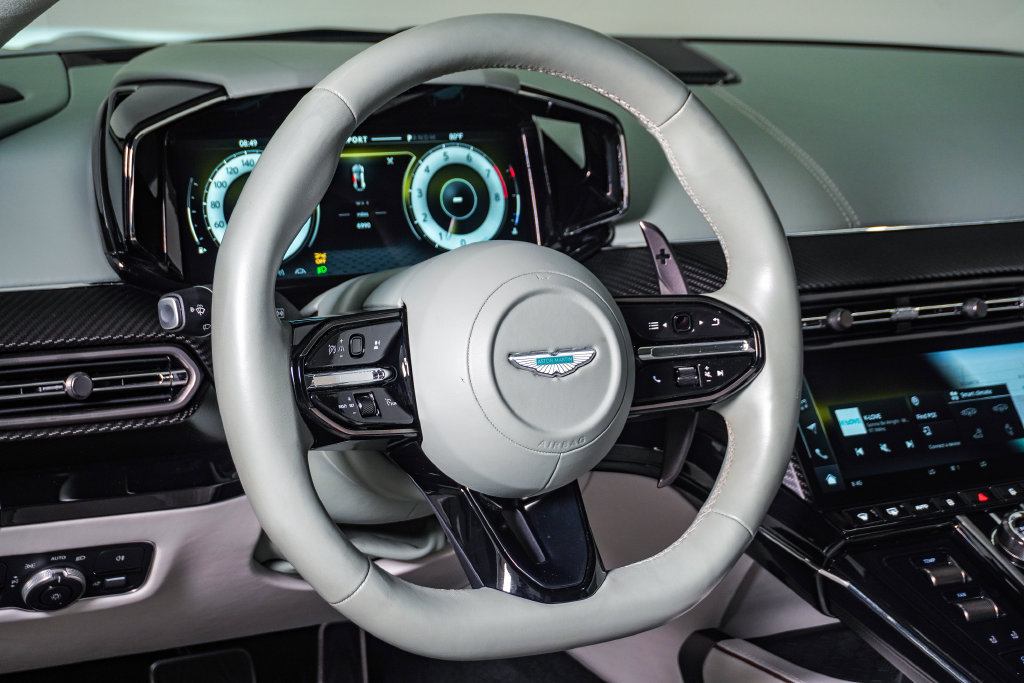 Used 2025 Aston Martin V8 Vantage Coupe RWD image 24