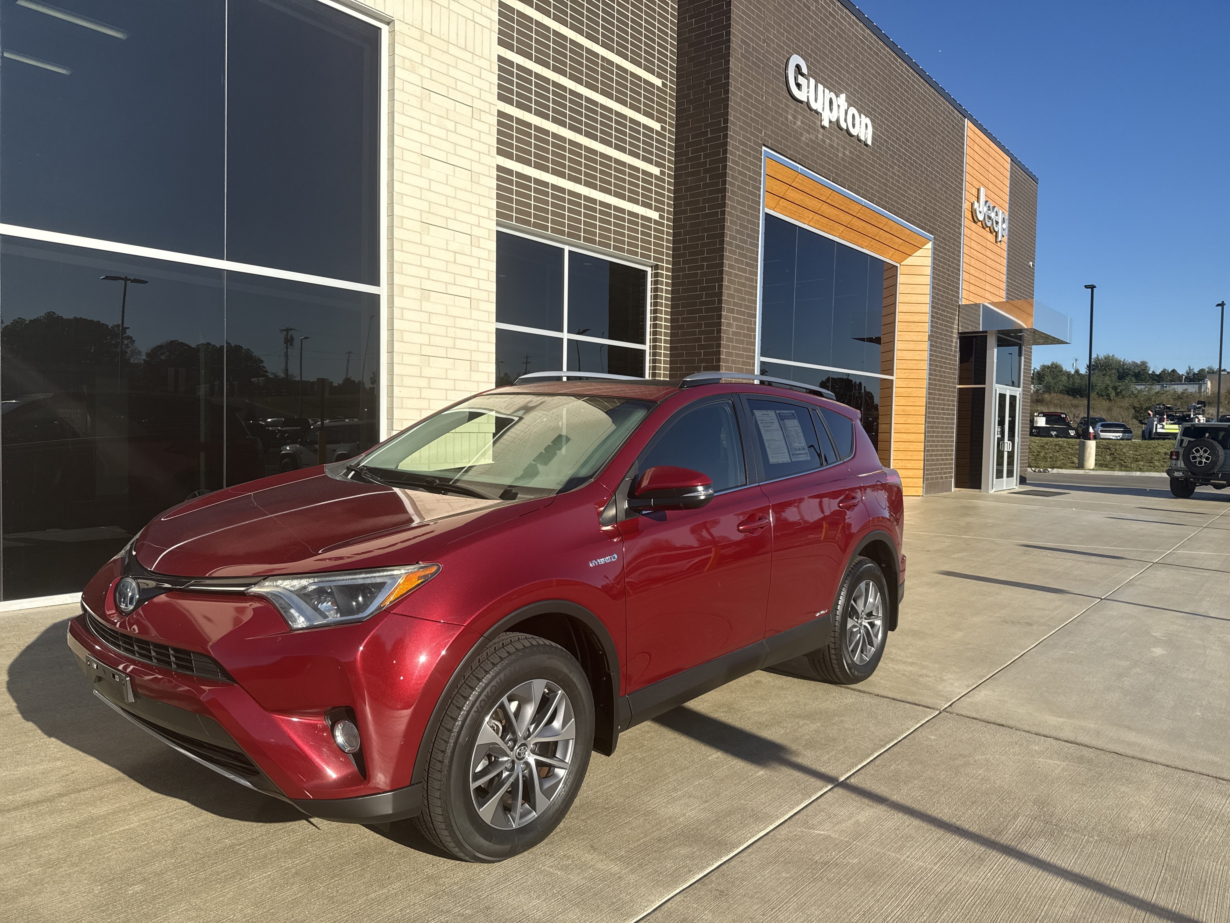 Used 2018 Toyota RAV4 XLE w/ Carpet Mat Package AWD/4WD image 23
