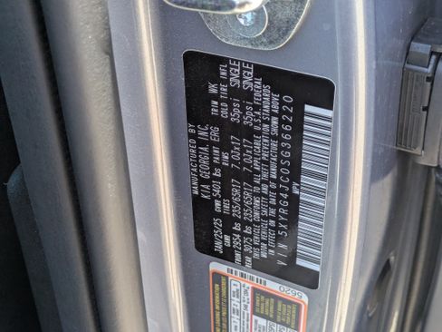 Certified 2025 Kia Sorento LX FWD image 31
