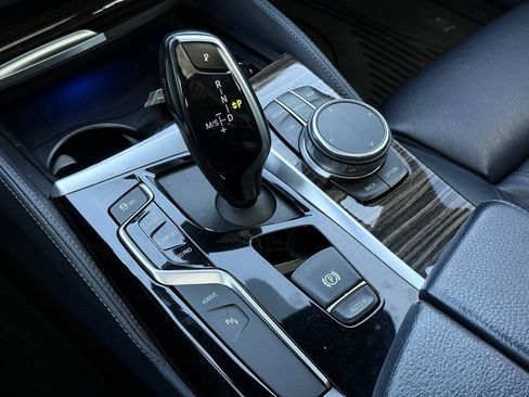 Used 2019 BMW 530e w/ M Sport Package RWD image 20