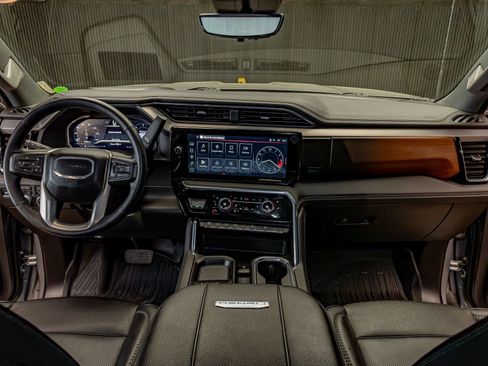 Used 2025 GMC Sierra 3500 Denali w/ Denali Reserve Package image 19