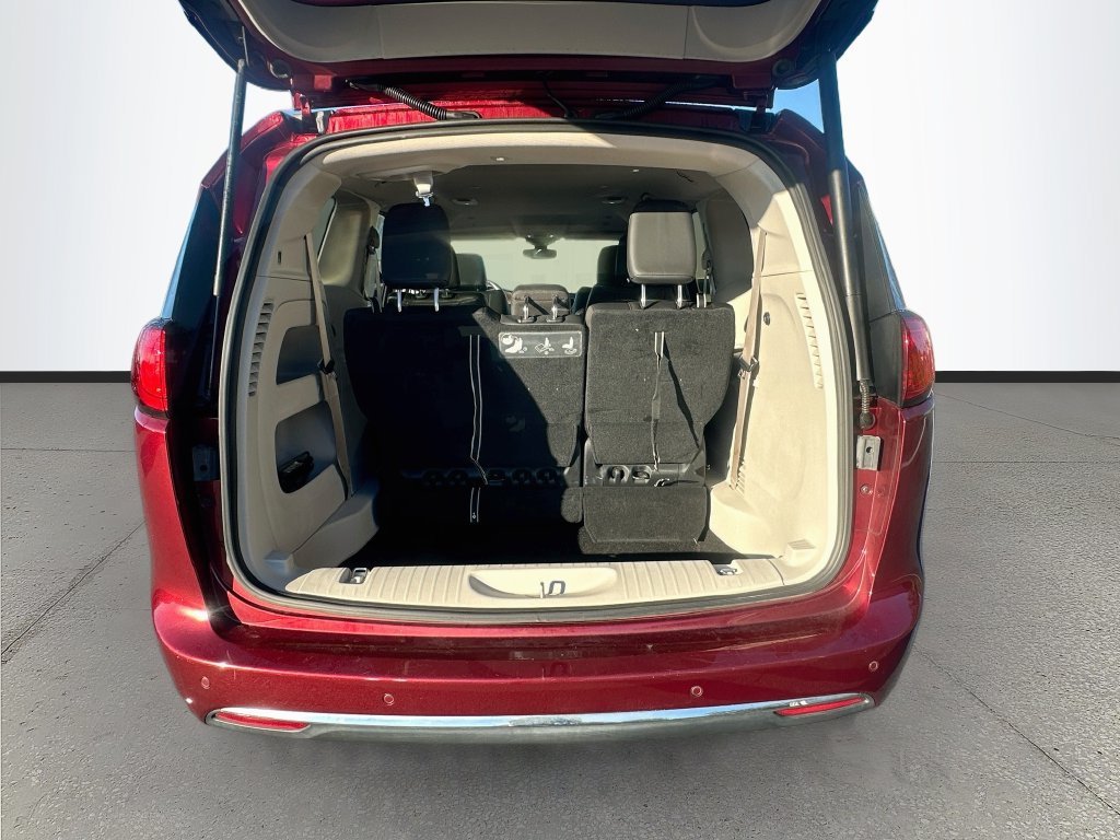 Used 2018 Chrysler Pacifica Touring-L FWD image 25