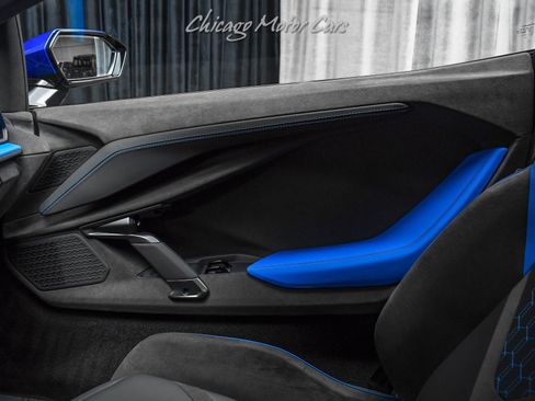 Used 2025 Lamborghini Revuelto image 23