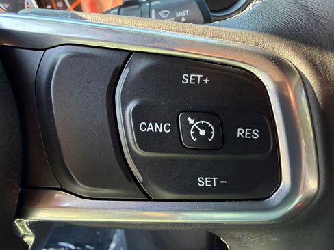 Used 2019 Jeep Wrangler Unlimited Sahara image 17