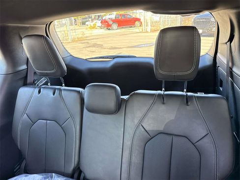 New 2026 Chrysler Voyager LX image 9